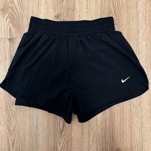 Nike One Dri-FIT 2-in-1 Shorts - Small
